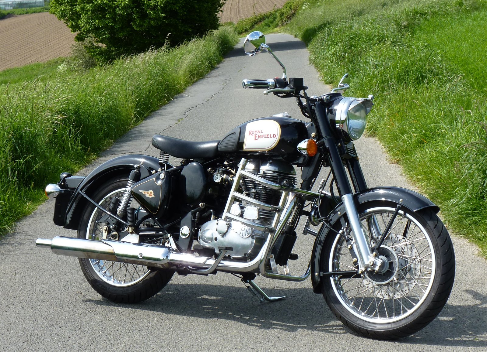  A parked motorcycle on the roadside, ready to hit the road.